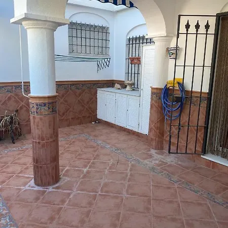 La Almadraba Apartment *